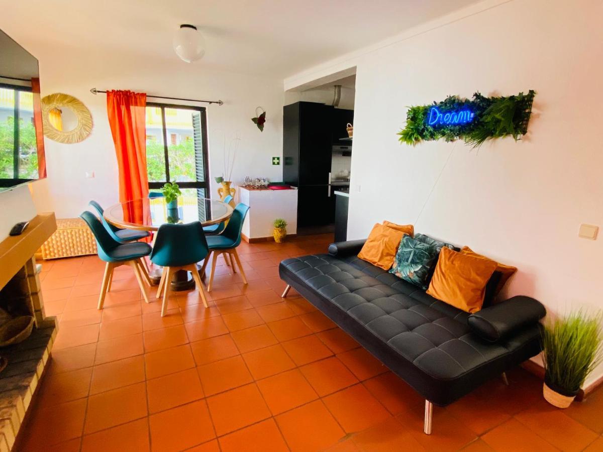 Summer House, Only 2 Minutes To The Beach In Vilamoura! Villa Luaran gambar