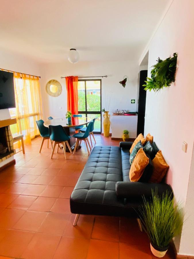 Summer House, Only 2 Minutes To The Beach In Vilamoura! Villa Luaran gambar